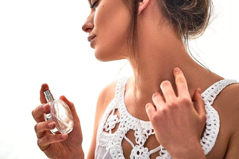 Prada en la piel: cómo sus perfumes para mujer expresan feminidad, carácter personal y sofisticación olfativa a lo largo