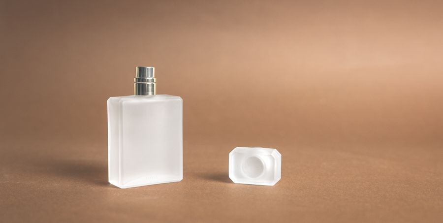 Botella de perfume económico elegante