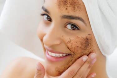 Limpiador vs exfoliante facial: qué hace cada uno y cada cuánto conviene usarlo